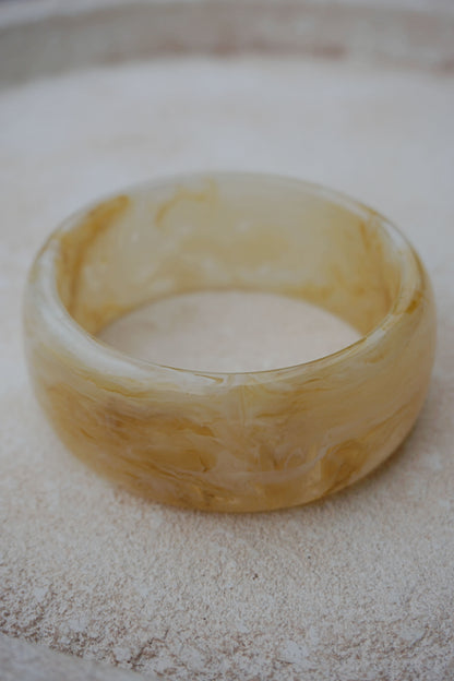Bracelet épais résine écru