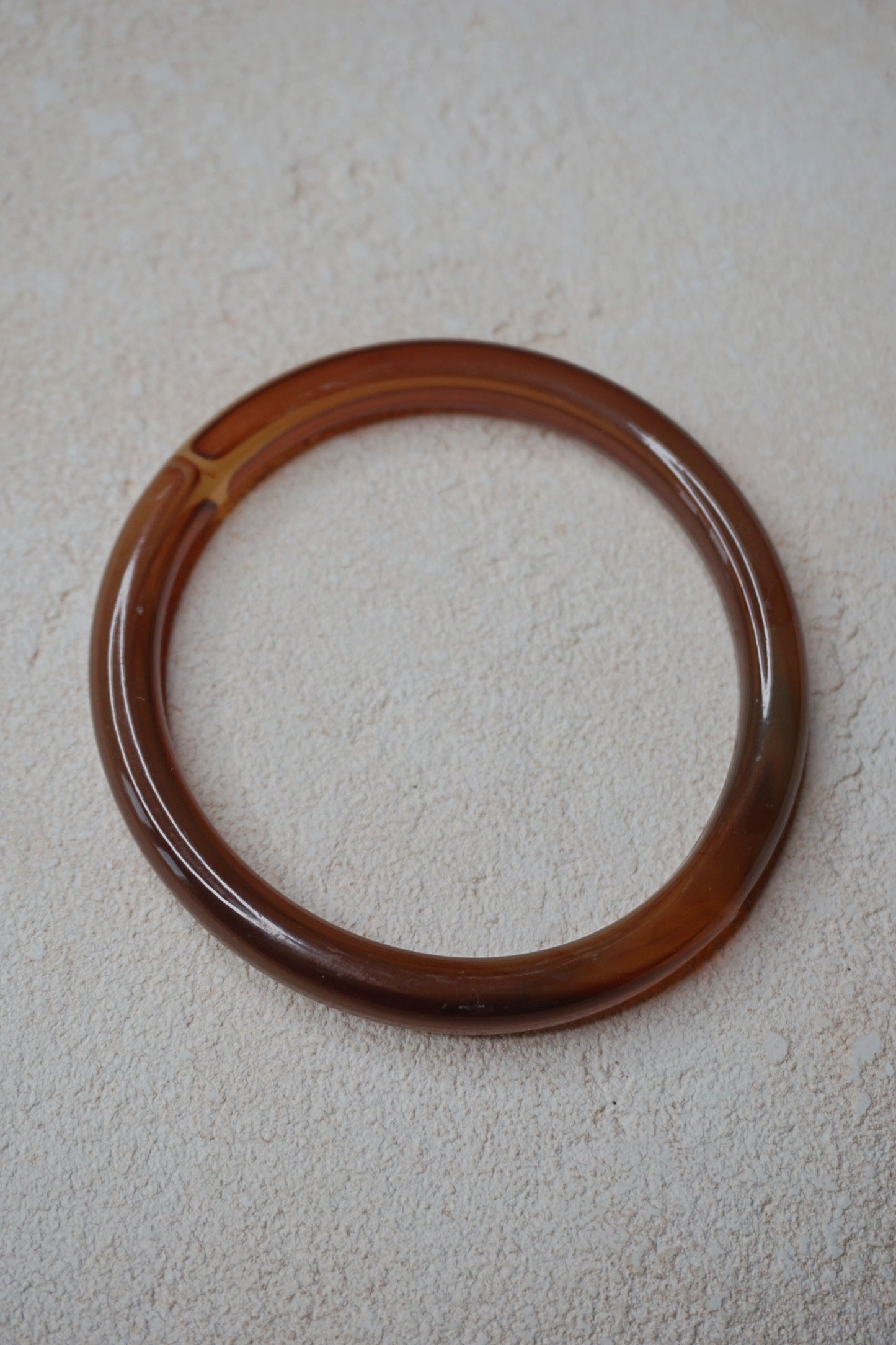 Bracelet fin résine ambre