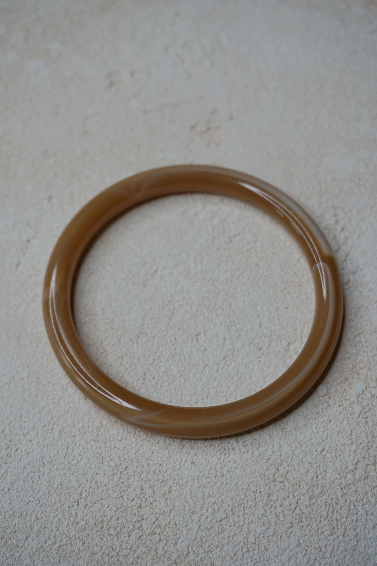 Bracelet fin résine marron clair