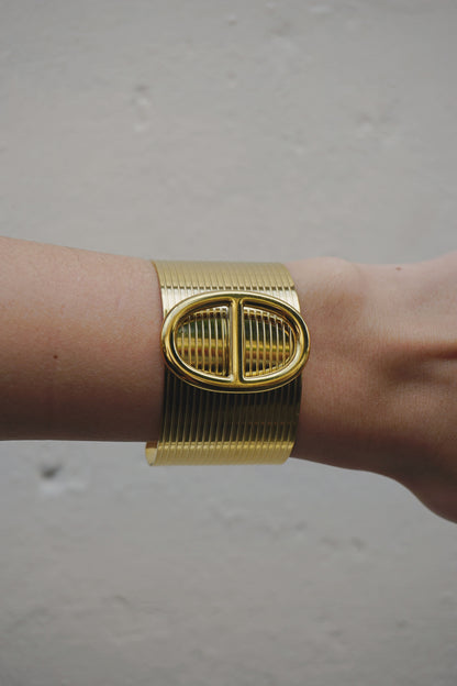 Bracelet manchette doré et boucle