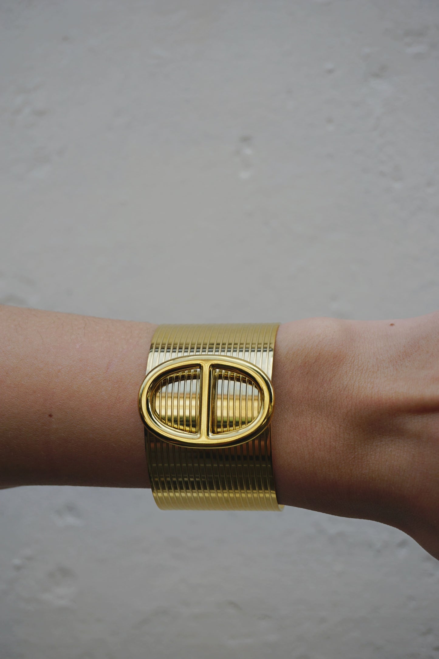 Bracelet manchette doré et boucle