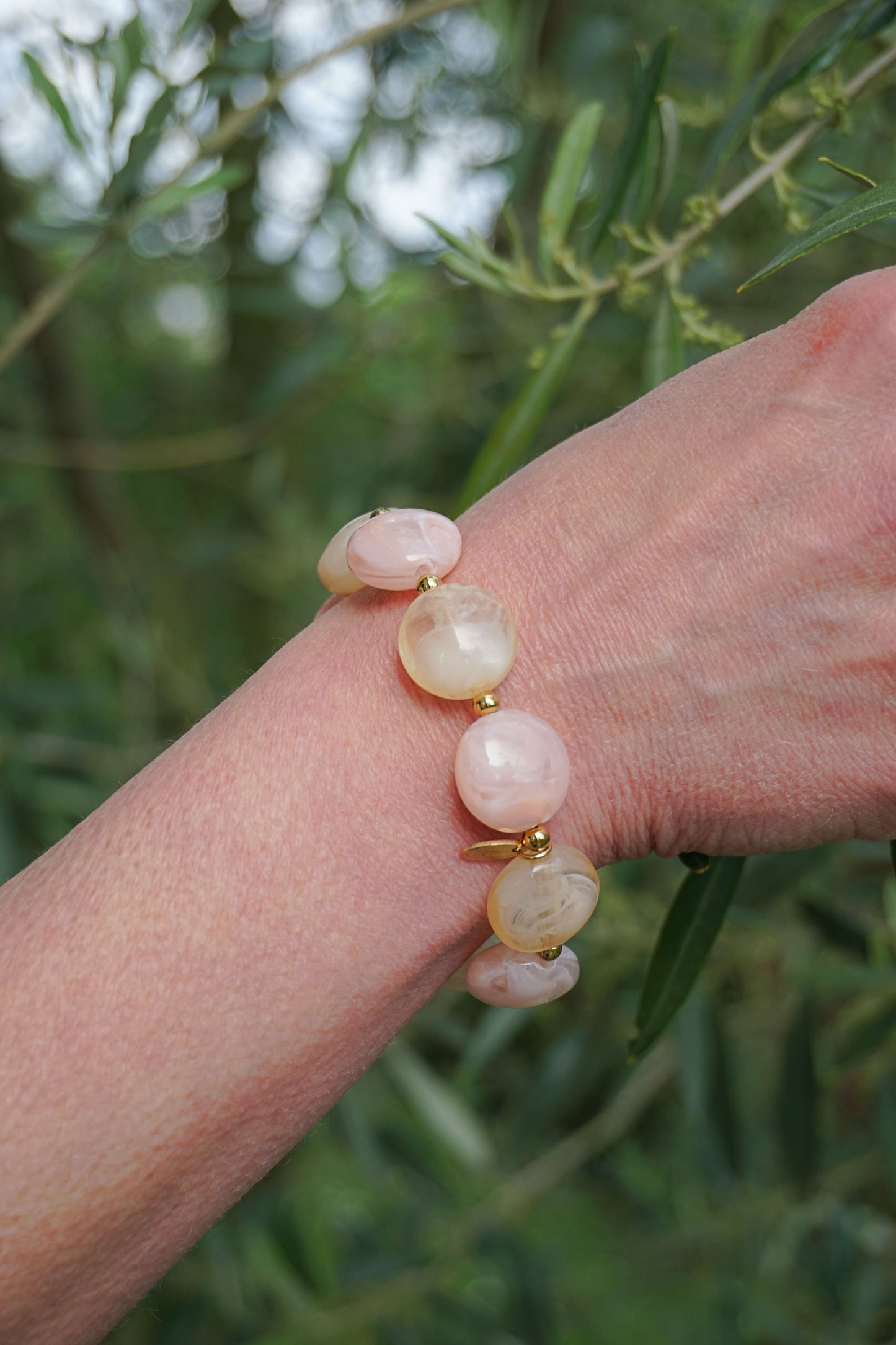 Bracelet résine crème et rose
