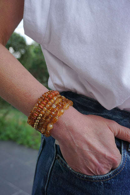 Bracelet résine et pierres ambres