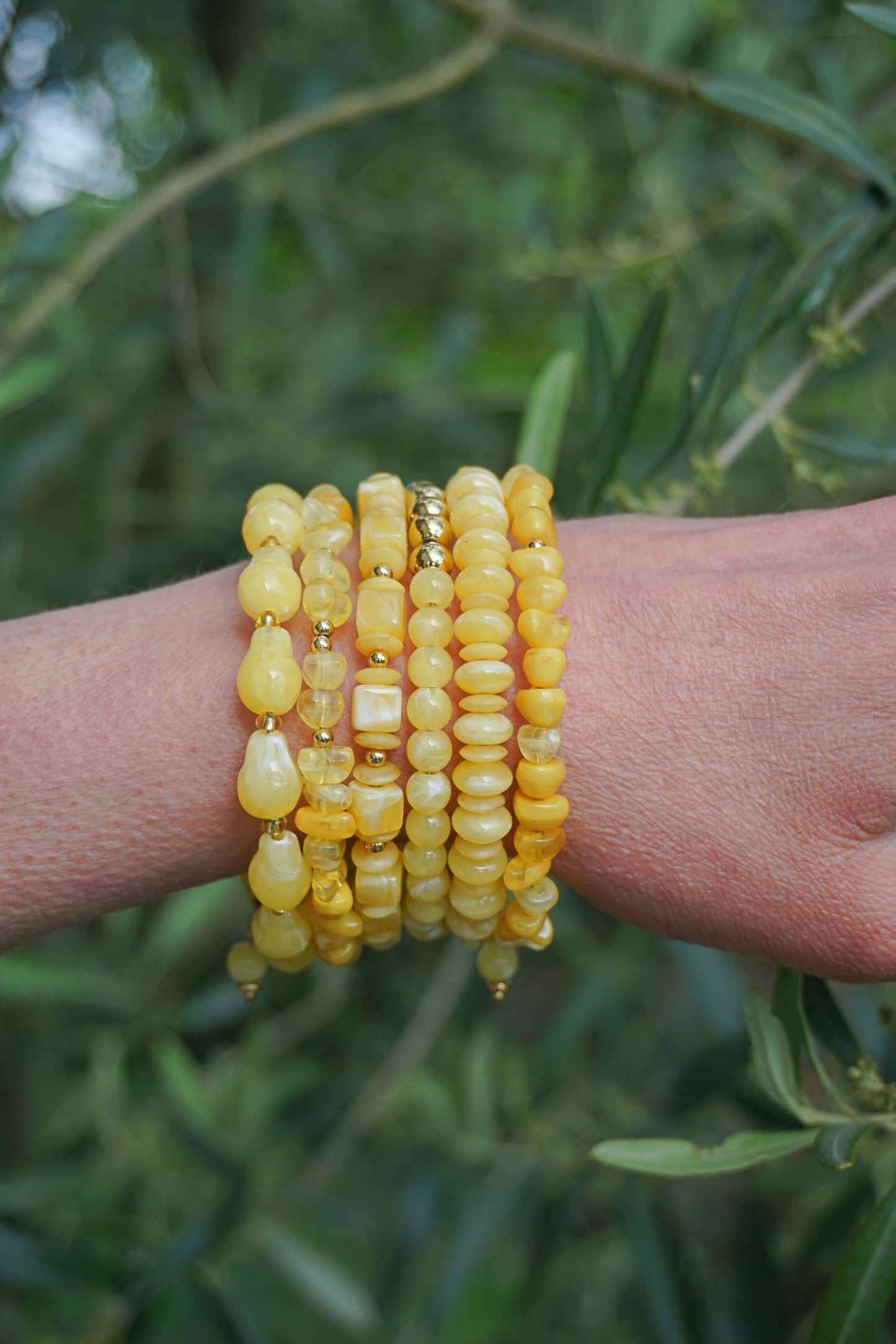 Bracelet résine et pierres jaune