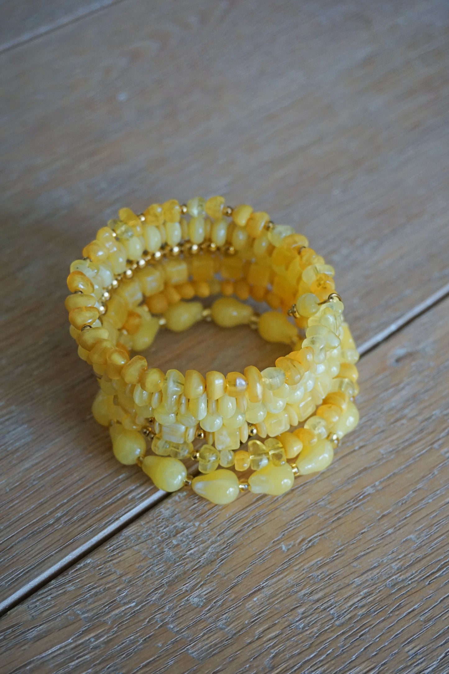 Bracelet résine et pierres jaune