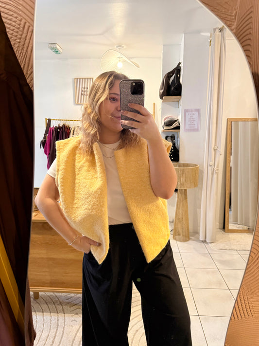 Veste sans manches en feutrine jaune beurre