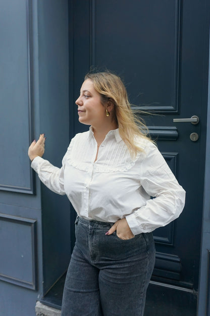 Chemise blanche avec volant dentelle