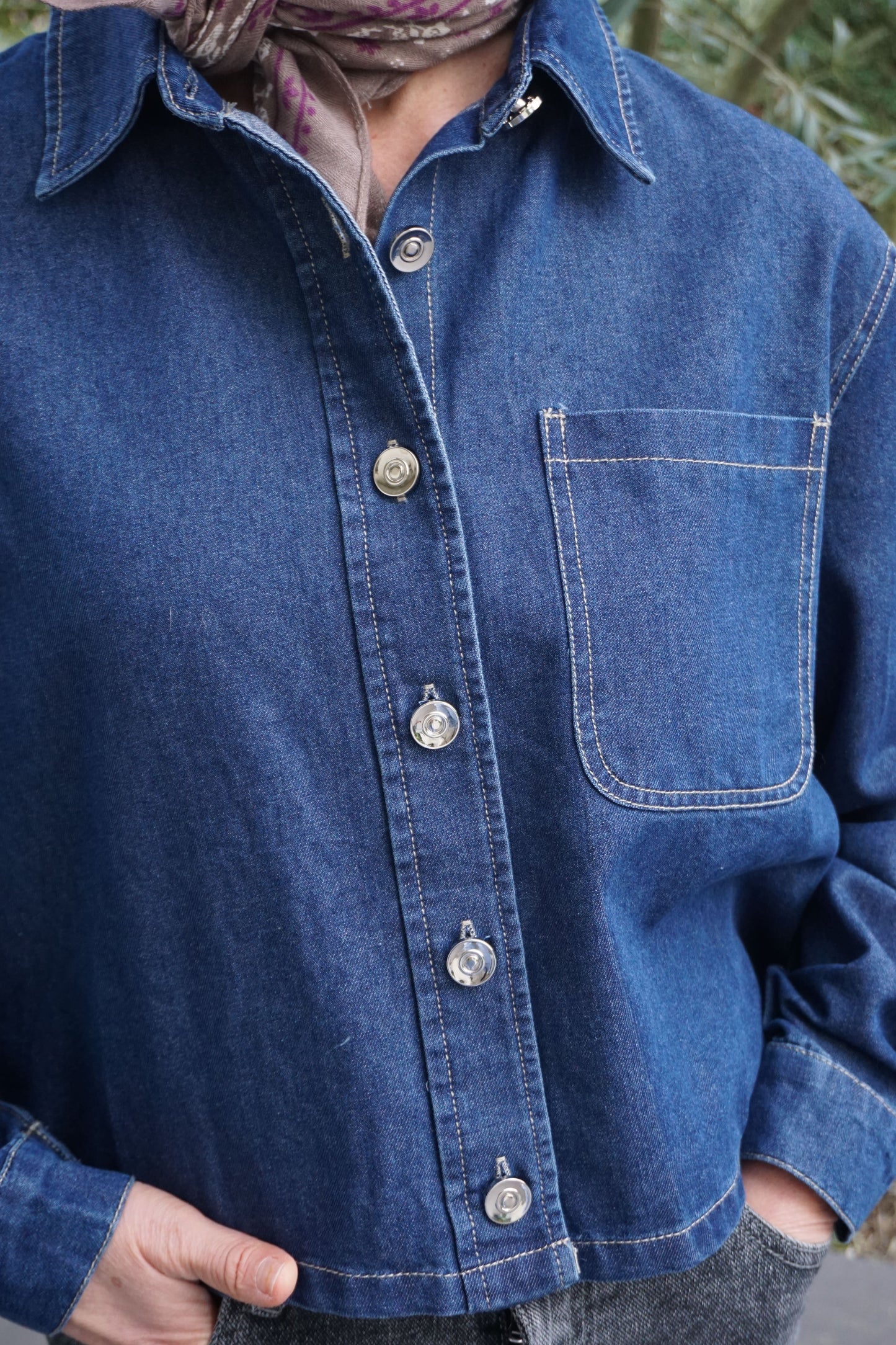 Chemise en jean boutons argentés