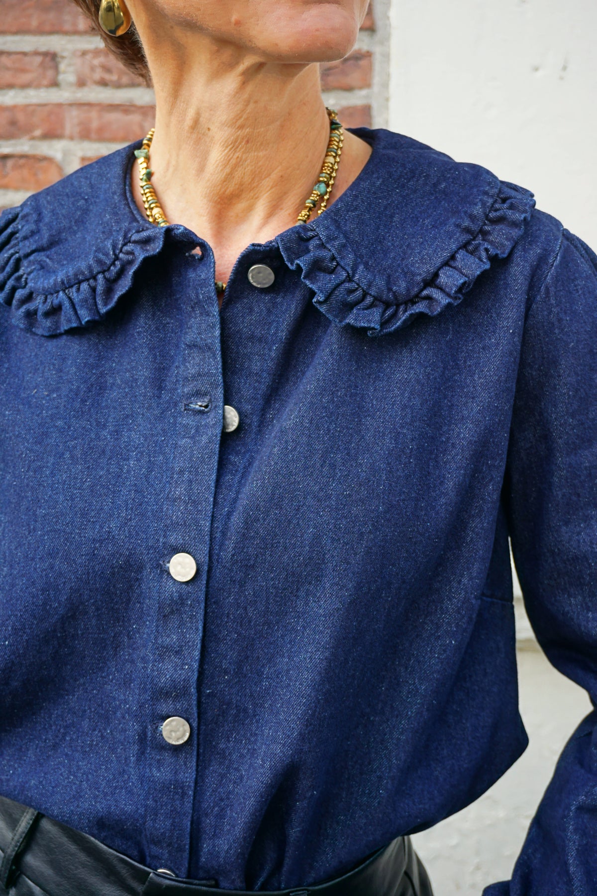 Chemise en jean col claudine volanté
