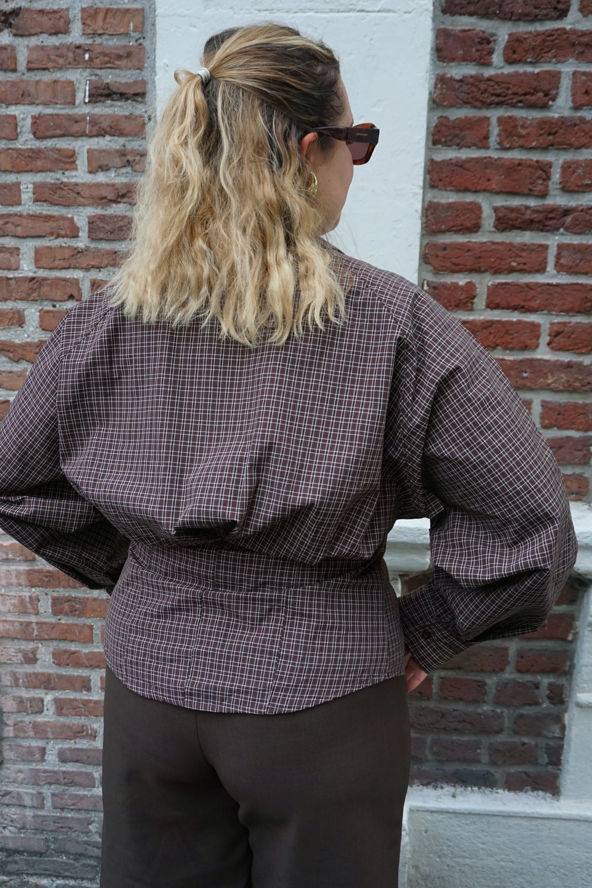 Chemise marron à carreaux cintrée