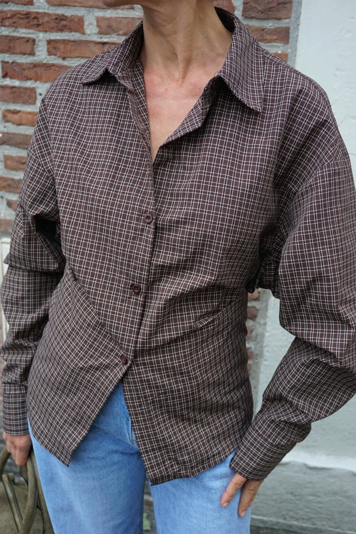 Chemise marron à carreaux cintrée