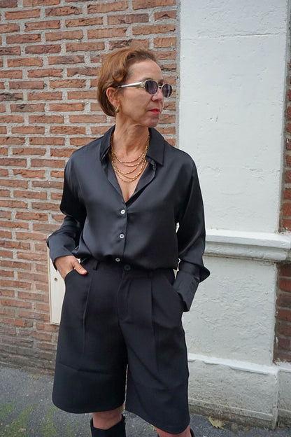 Chemise noire satinée