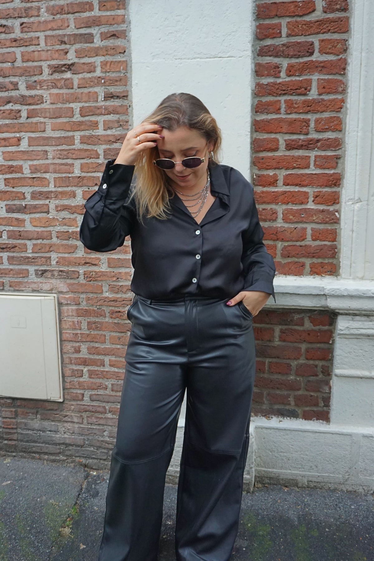 Chemise noire satinée