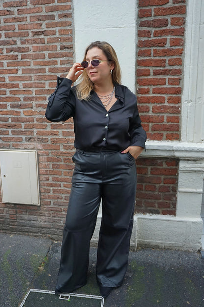 Chemise noire satinée
