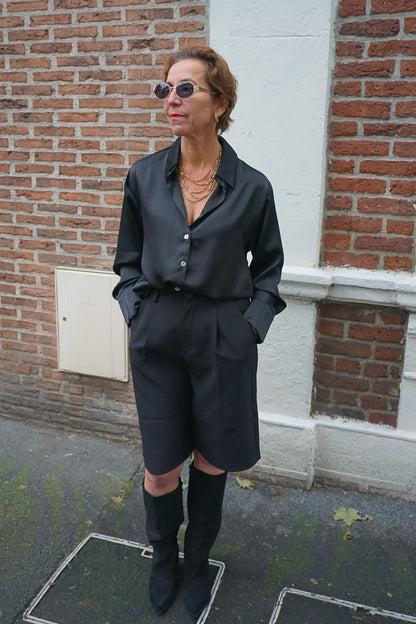 Chemise noire satinée
