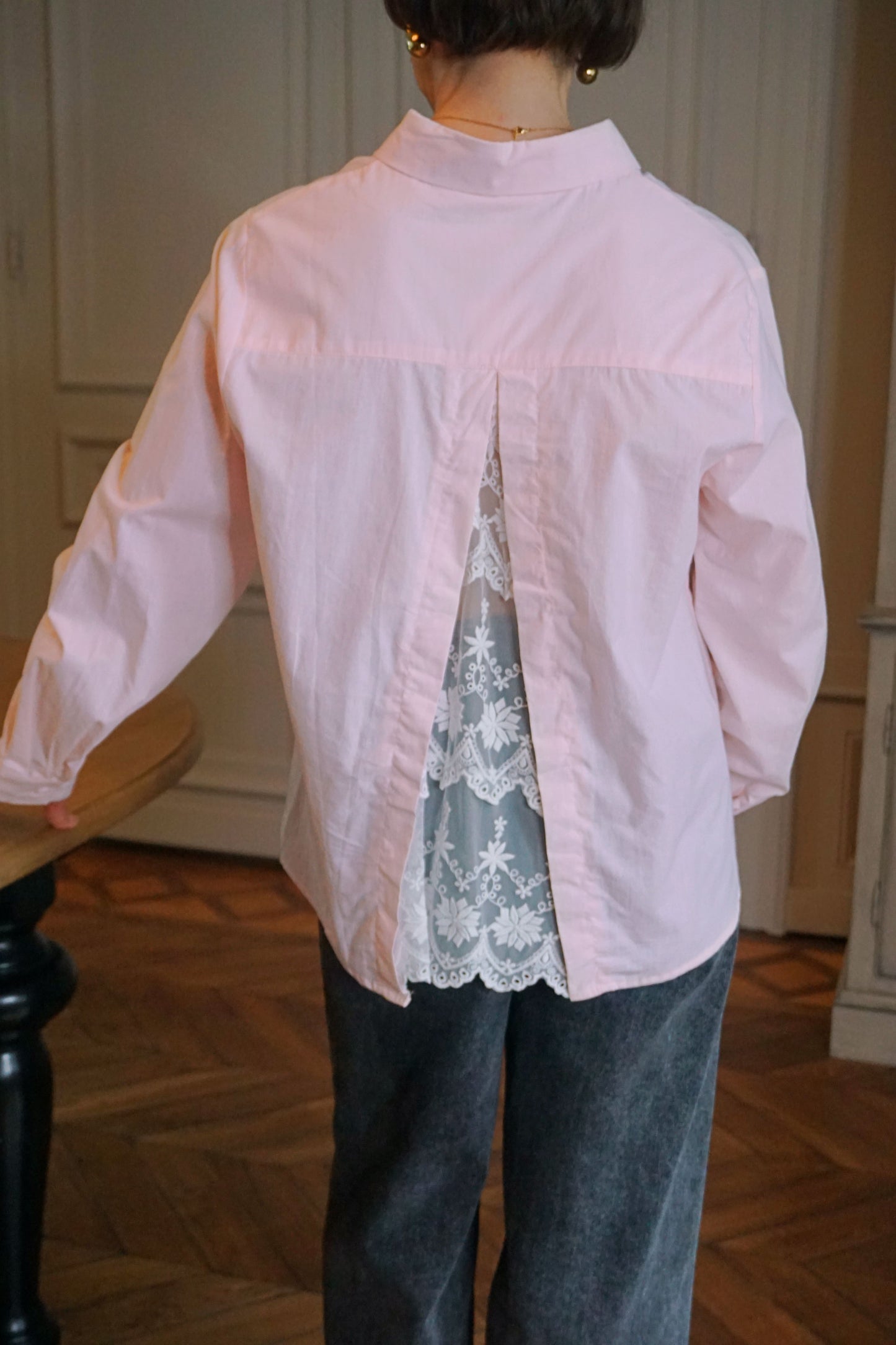 Chemise rose dos ouvert dentelle