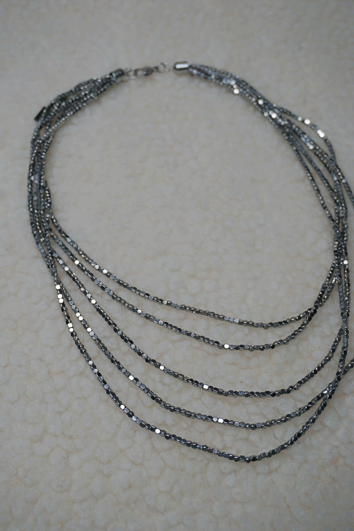 Collier argenté brillant cinq rangs