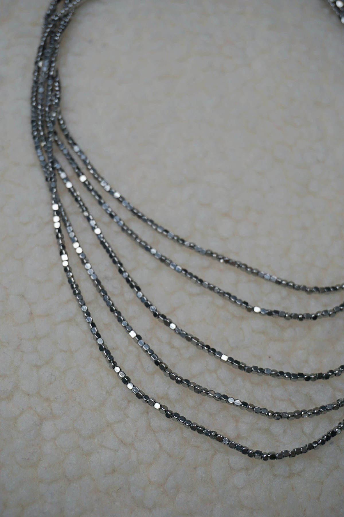 Collier argenté brillant cinq rangs