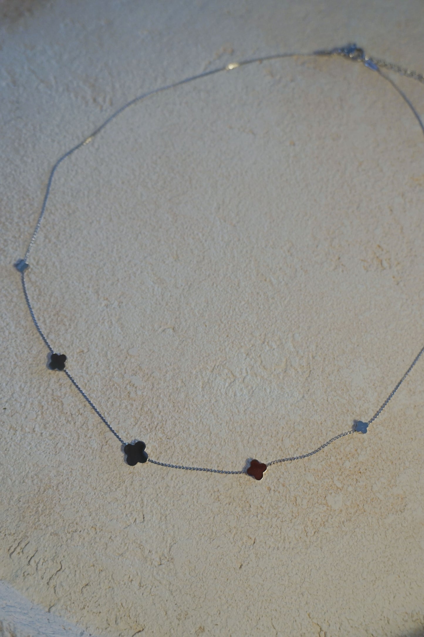 Collier argenté fin trèfle