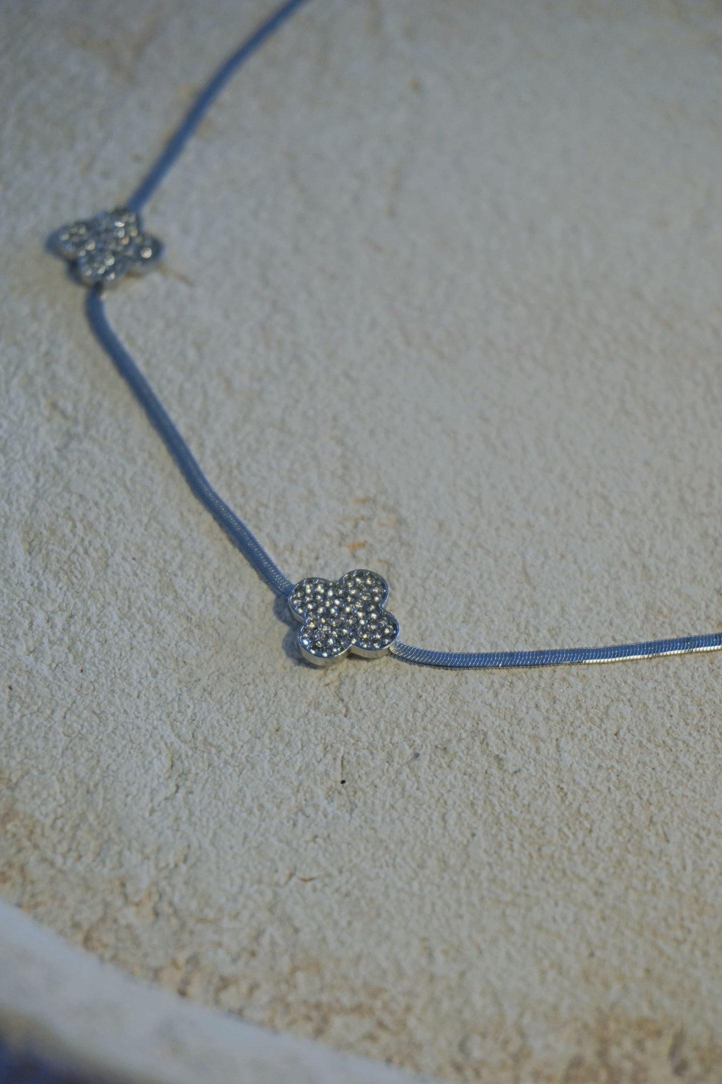 Collier argenté maille trèfle
