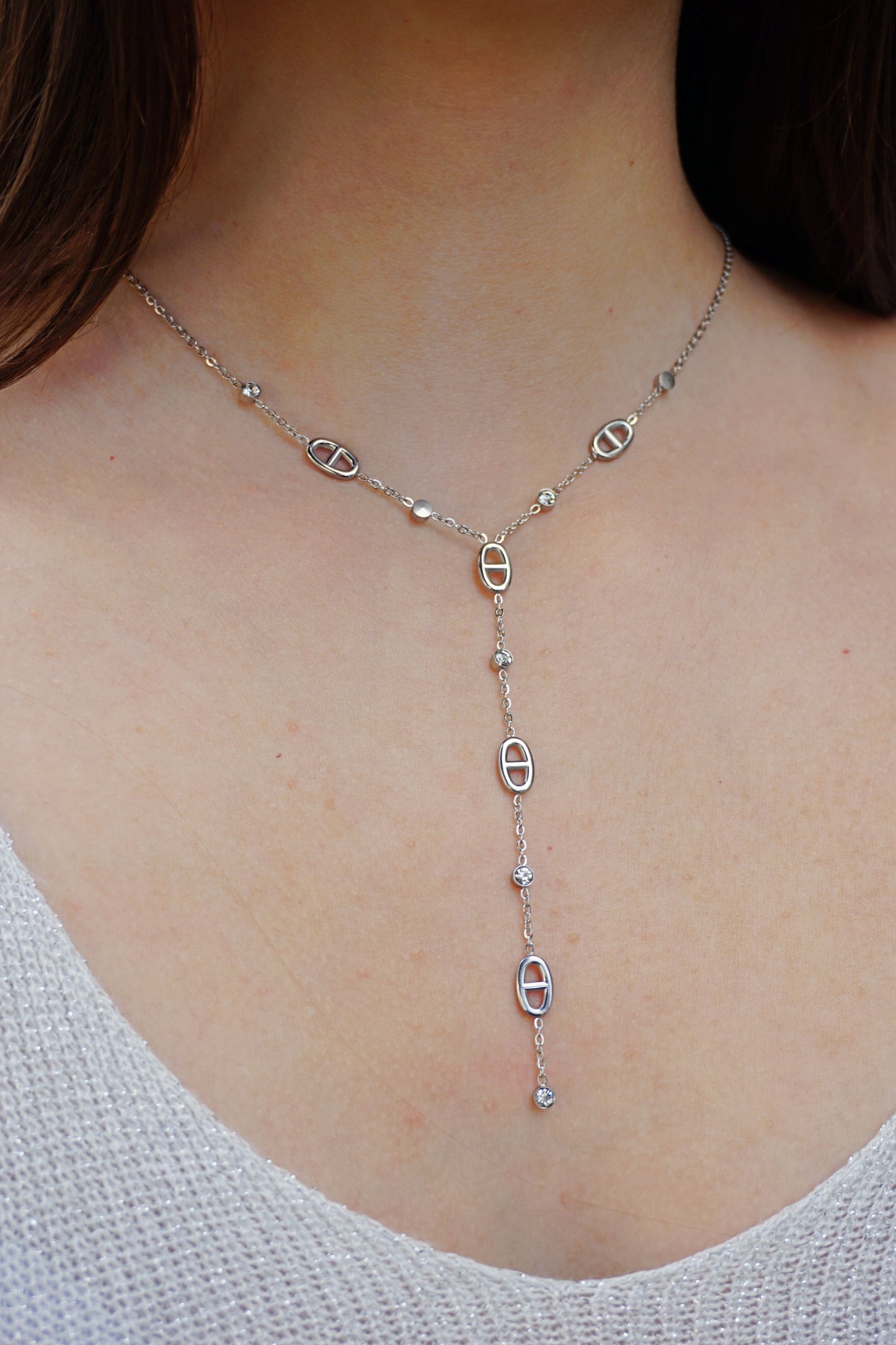 Collier argenté pendant boucles et strass