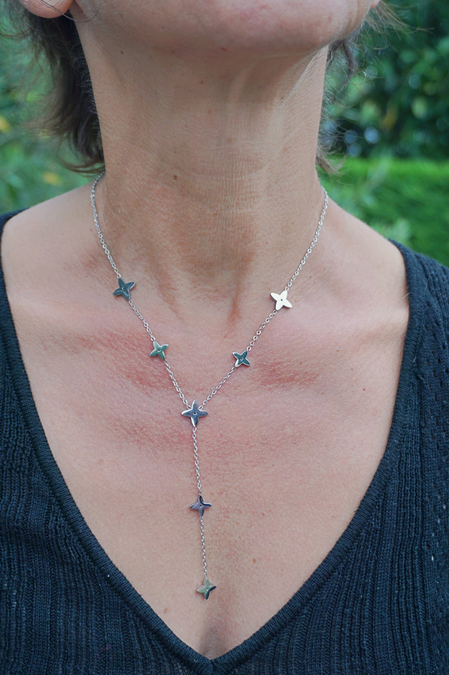Collier argenté tombant étoiles