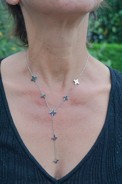 Collier argenté tombant étoiles