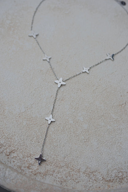Collier argenté tombant étoiles
