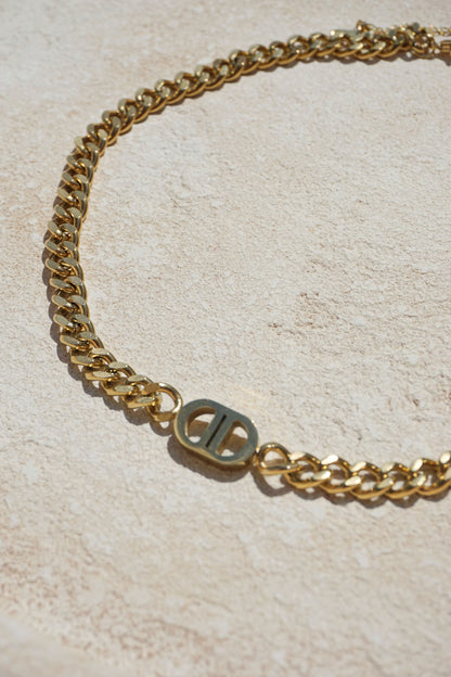 Thick gold chain necklace