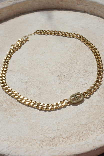 Thick gold chain necklace