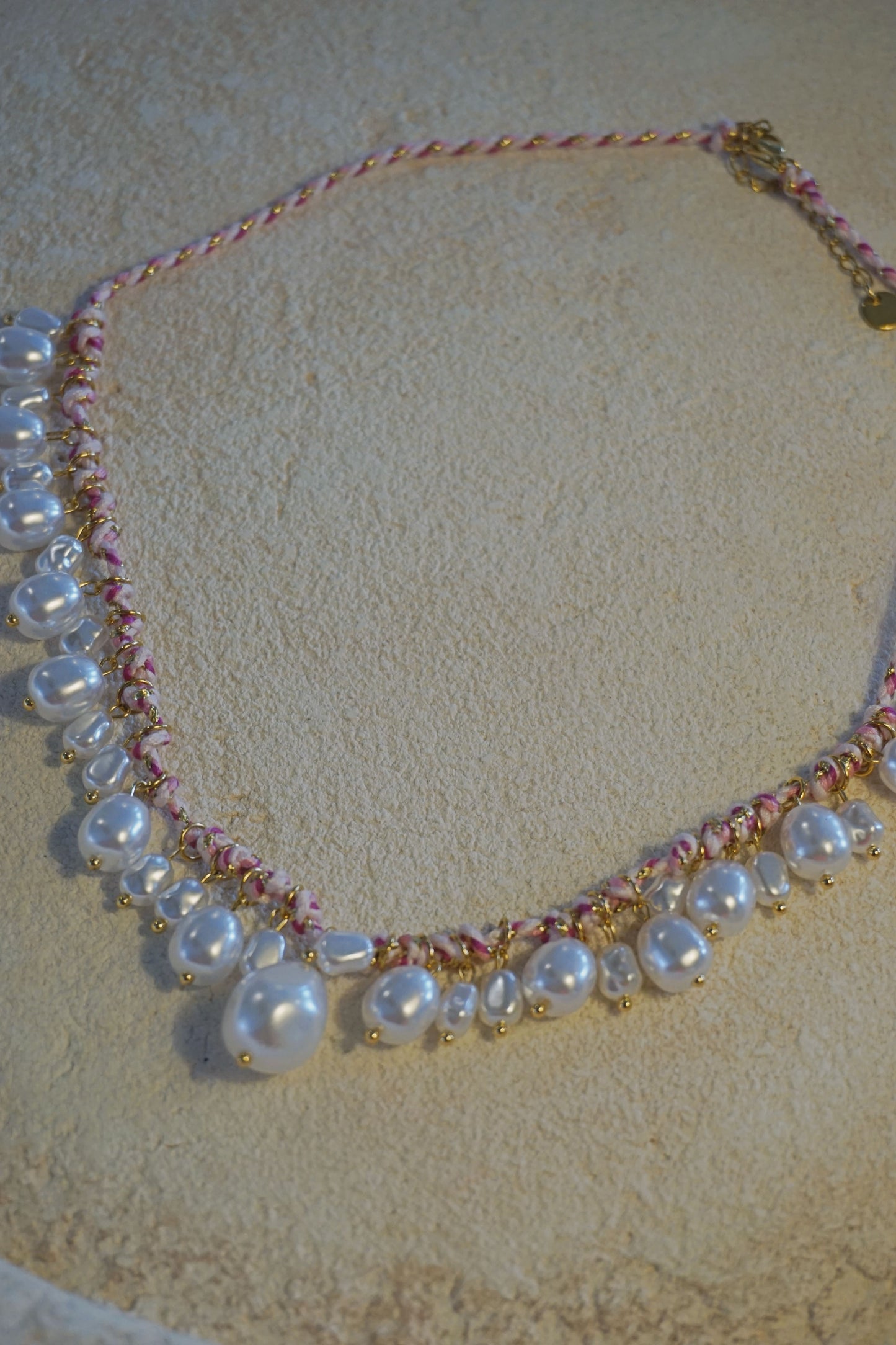Collier corde tressée et perles rose