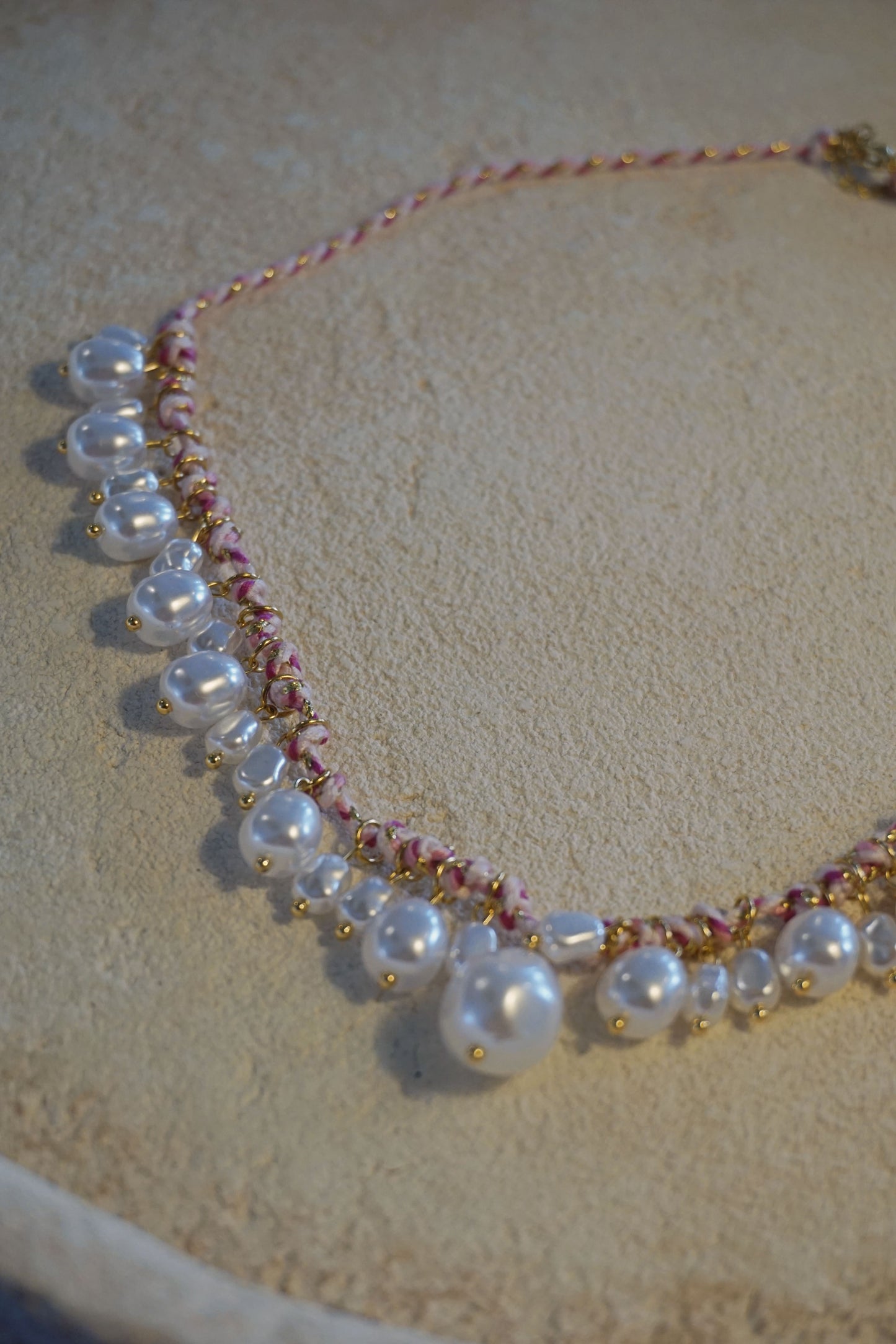 Collier corde tressée et perles rose
