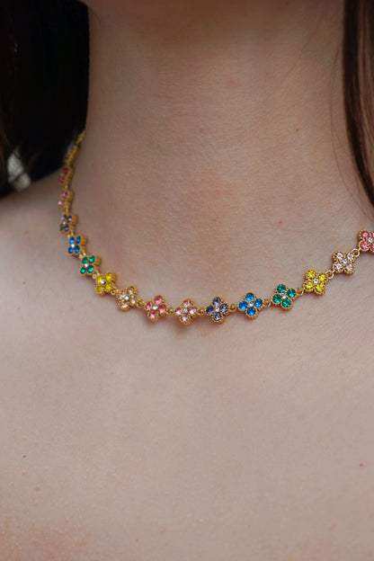 Collier doré et trèfles multicolore