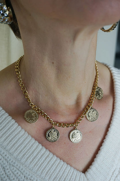 Collier doré grosses pièces de monnaie