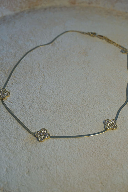 Collier doré maille trèfle