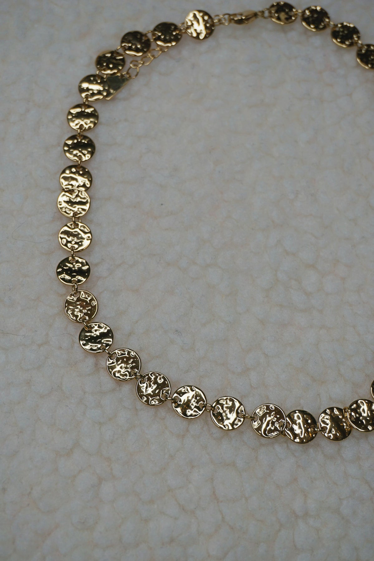 Collier doré médaillons brillants