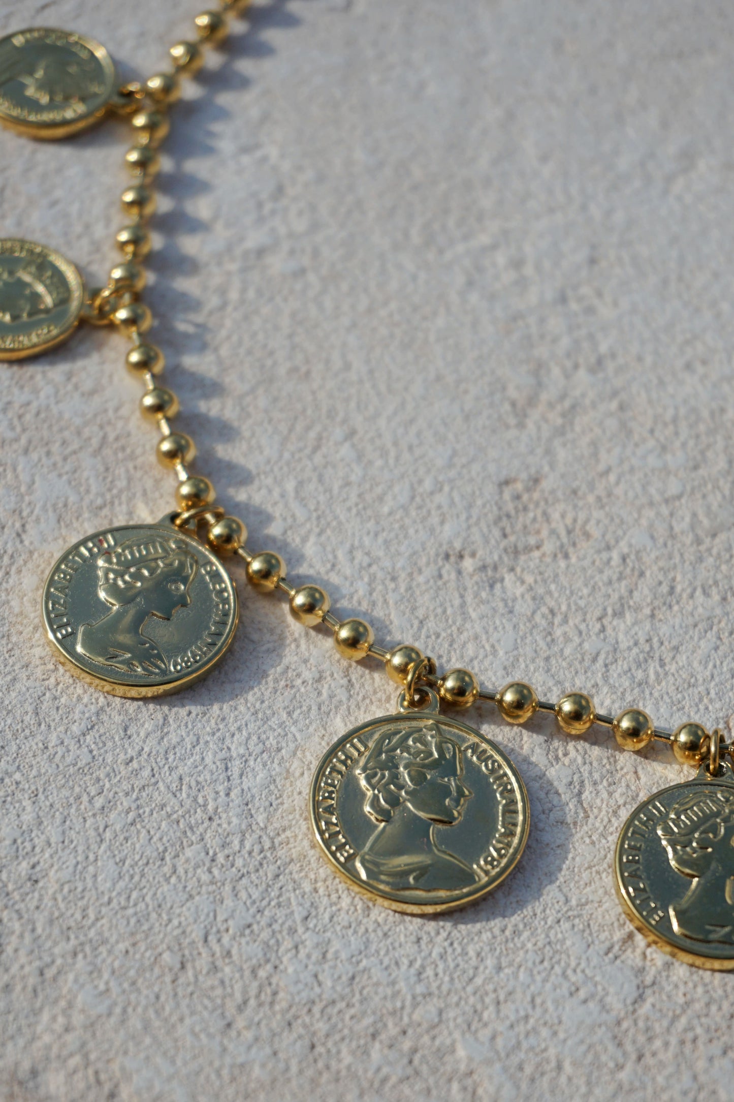 Collier doré pièces de monnaie