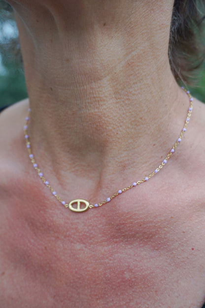 Collier fin doré boucle et petites perles lilas