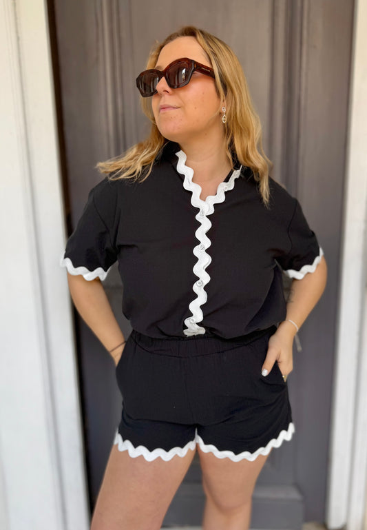 Ensemble noir liseré blanc