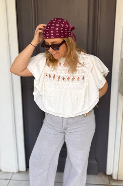 Blouse blanche à volants ouvertures losanges