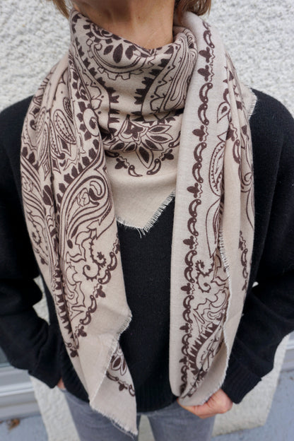 Écharpe douce beige à motifs