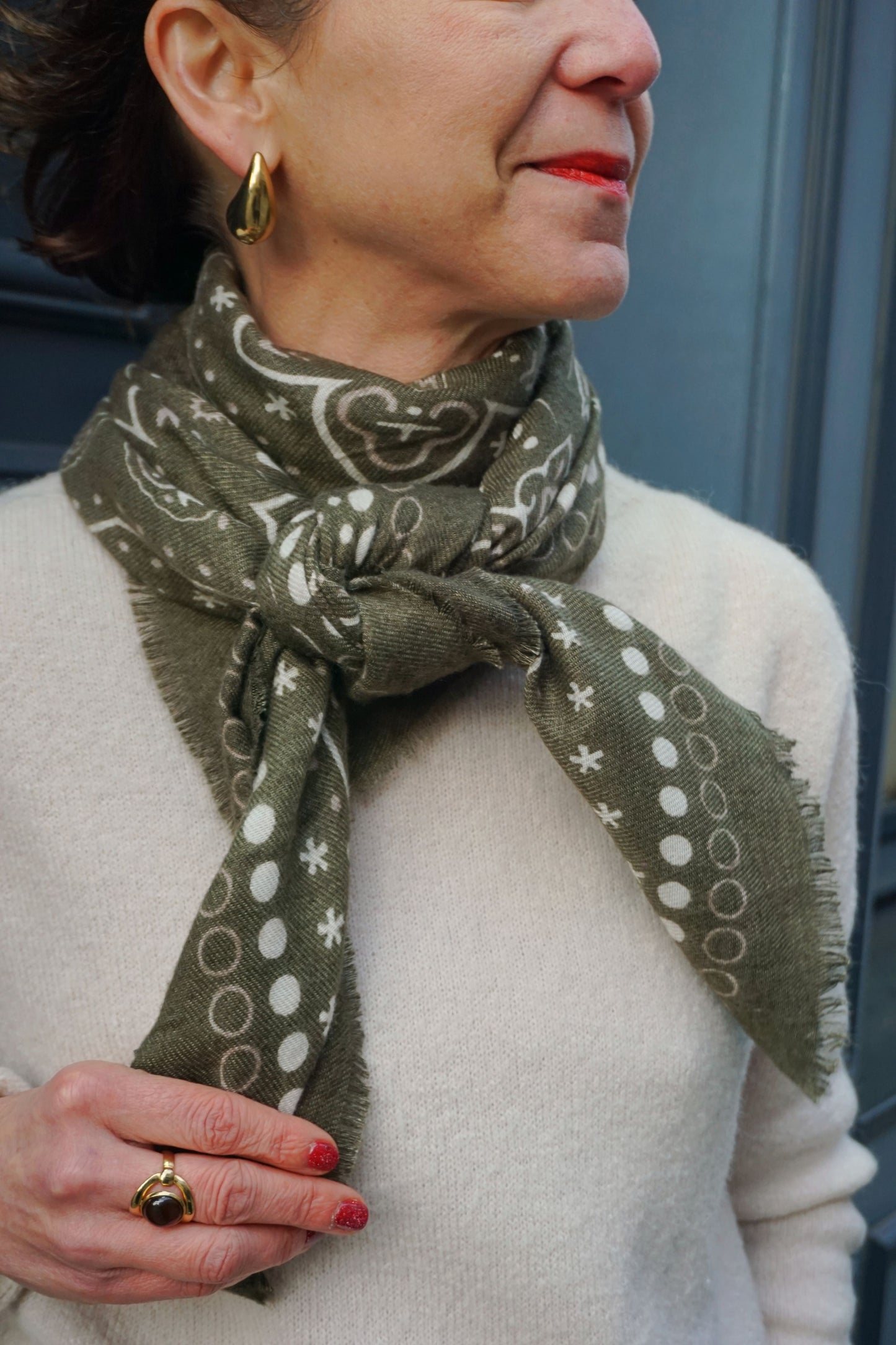 Écharpe douce kaki à motifs