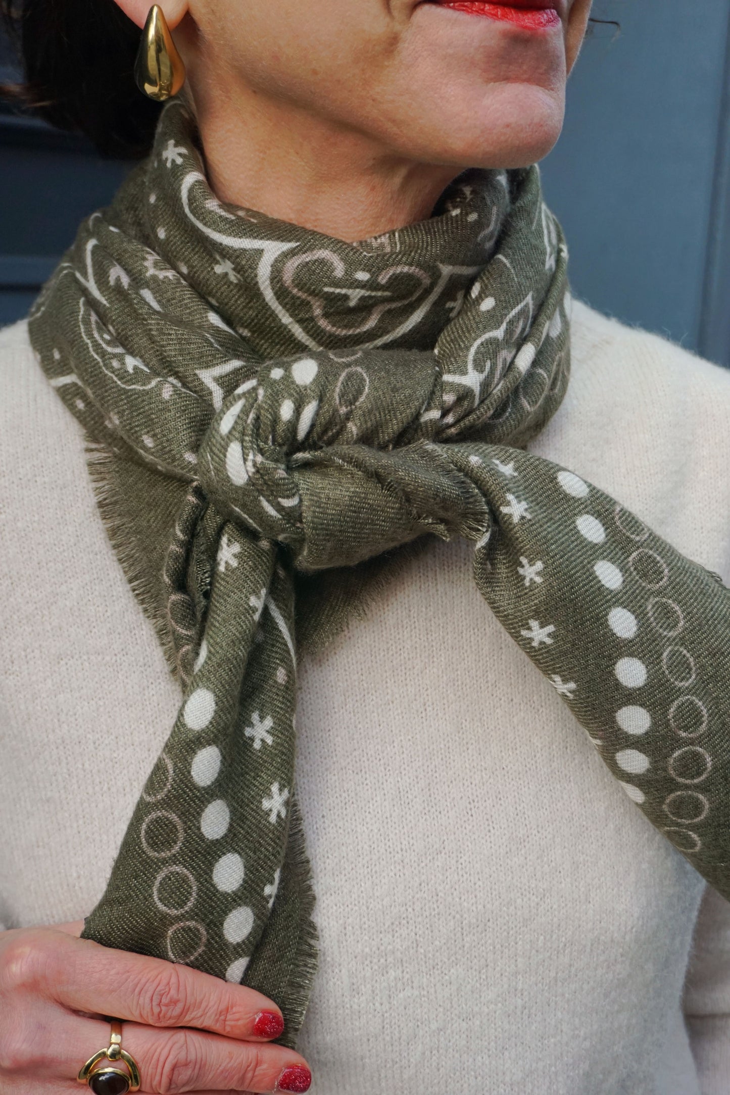 Écharpe douce kaki à motifs