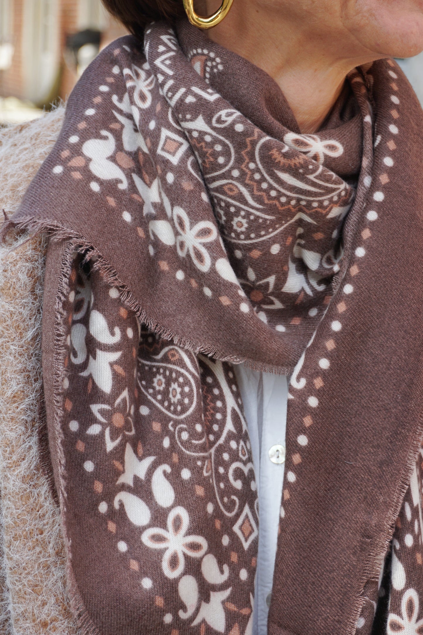 Écharpe douce marron à motifs
