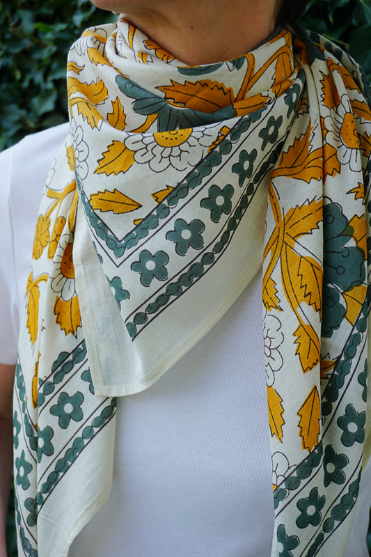 Écharpe fleurie liberty ocre coton