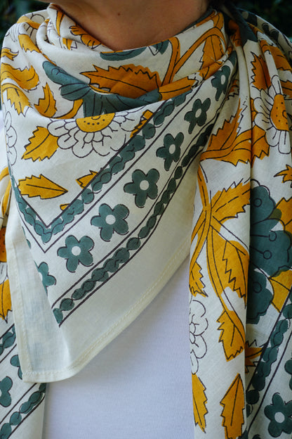 Écharpe fleurie liberty ocre coton