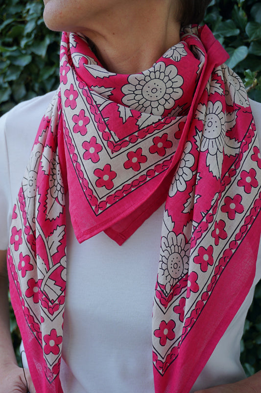 Écharpe fleurie liberty rose fuchsia coton