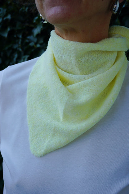 Écharpe Sophie Scarf triangle fine jaune