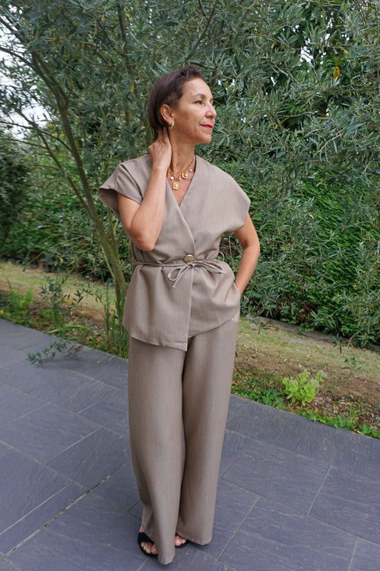 Ensemble costume taupe bouton doré