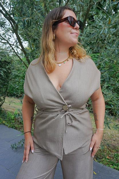 Ensemble costume taupe bouton doré